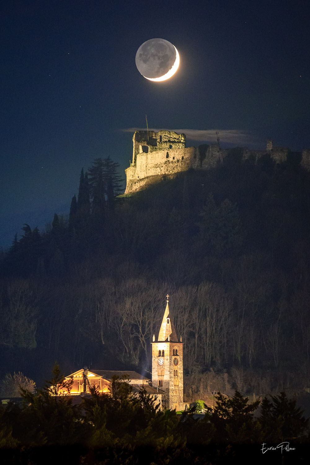 18 dicembre 2020. Enrico Pollone, La Chiesa di Santa Maria Maggiore, il Castello e la Luna (Avigliana)